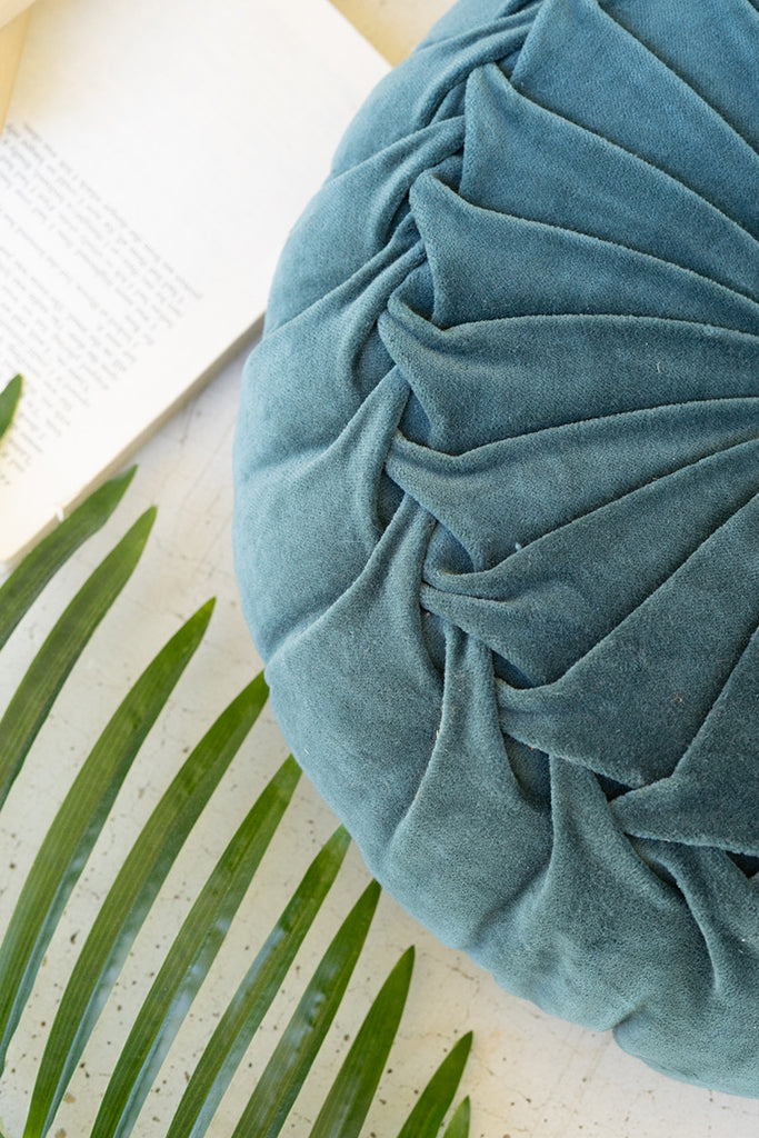 Round tufted velvet pillow \ steel blue - The Nifty Decor